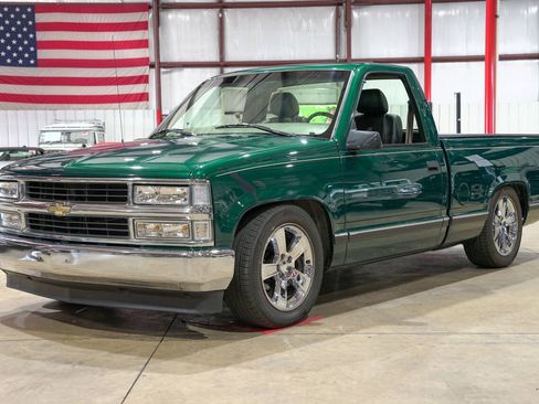 Used 1997 Chevrolet Silverado 1500 2WD Regular Cab w/ Convenience Group image 1