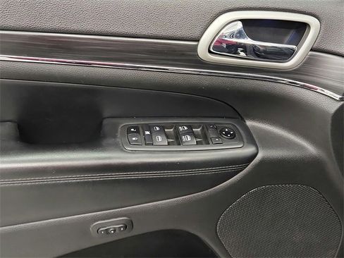 Used 2021 Jeep Grand Cherokee Limited image 27