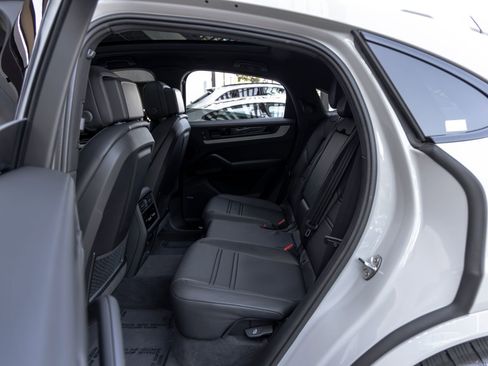 Certified 2026 Porsche Cayenne Coupe AWD/4WD image 46