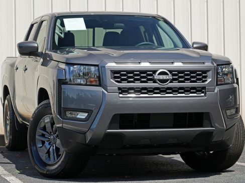 Used 2025 Nissan Frontier SV w/ SV Convenience Package RWD image 2