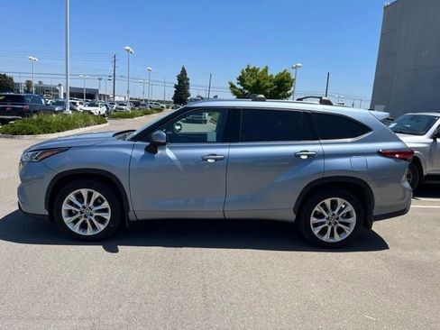 Used 2022 Toyota Highlander Limited AWD/4WD image 7