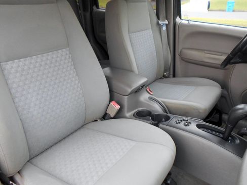 Used 2005 Jeep Liberty Sport image 23