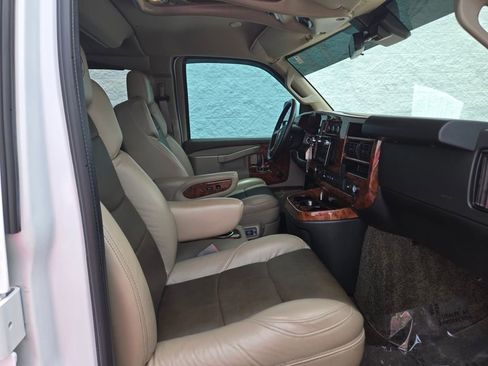 Used 2022 Chevrolet Express 2500 w/ Enhanced Convenience Package image 24