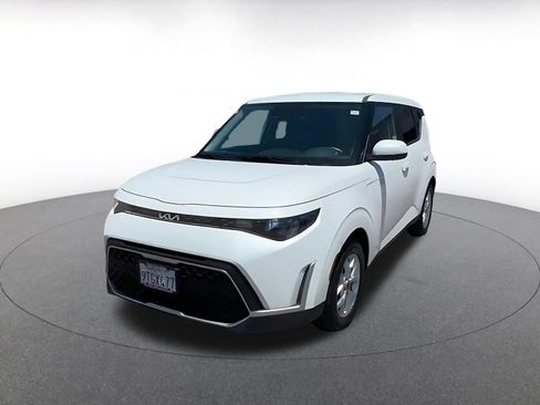 Used 2025 Kia Soul LX w/ LX Technology Package FWD image 7