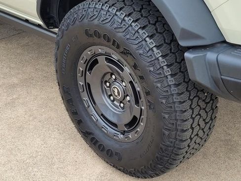 Used 2025 Ford Bronco Badlands AWD/4WD image 7