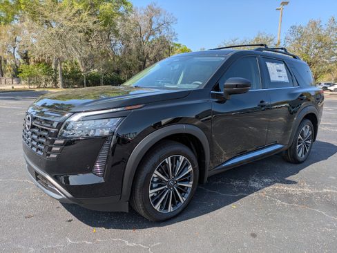 New 2026 Nissan Pathfinder Platinum FWD image 8