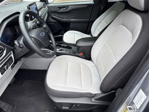 Used 2023 Ford Escape Active image 9