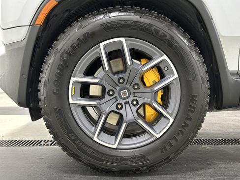 Used 2022 Rivian R1T Adventure AWD/4WD image 9