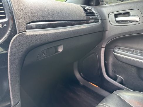 Used 2018 Chrysler 300 S w/ 300S Premium Group image 39