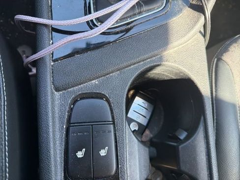 Used 2017 Kia Niro EX image 18