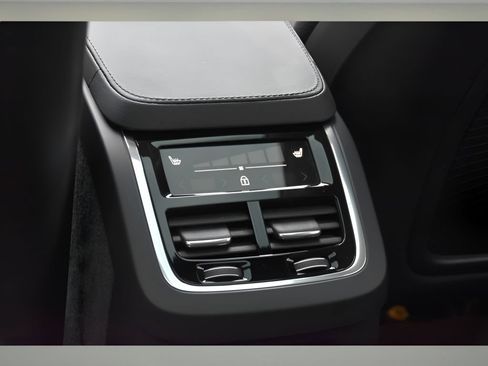 Used 2024 Volvo XC90 T8 Plus w/ Protection Package Premier AWD/4WD image 19