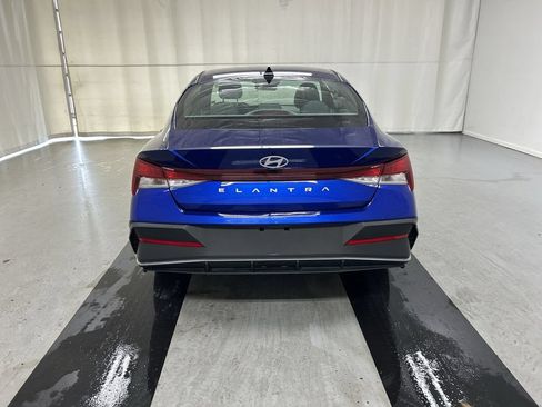 Used 2025 Hyundai Elantra SE FWD image 20
