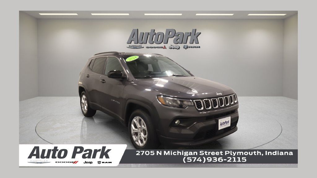 Used 2024 Jeep Compass Latitude AWD/4WD image 1