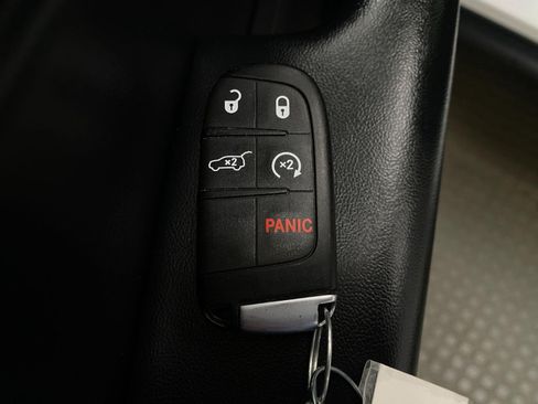 Used 2021 Jeep Grand Cherokee Limited w/ Premium Lighting Group AWD/4WD image 33