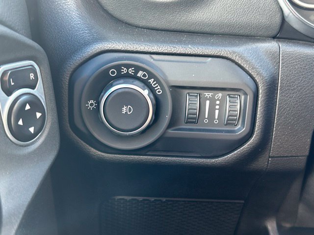 Used 2019 Jeep Wrangler Unlimited Sahara AWD/4WD image 19