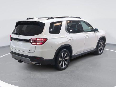 Used 2023 Honda Pilot Touring image 5