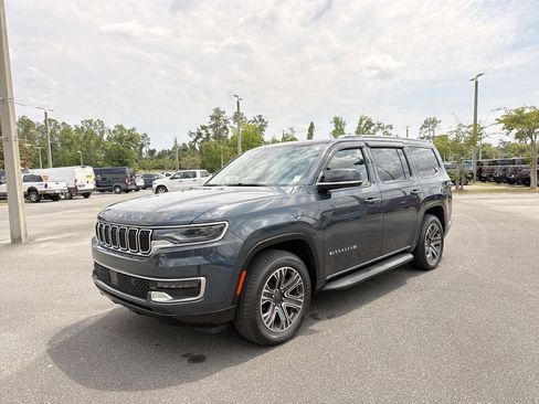 Used 2023 Jeep Wagoneer 2WD w/ Premium Group I image 7