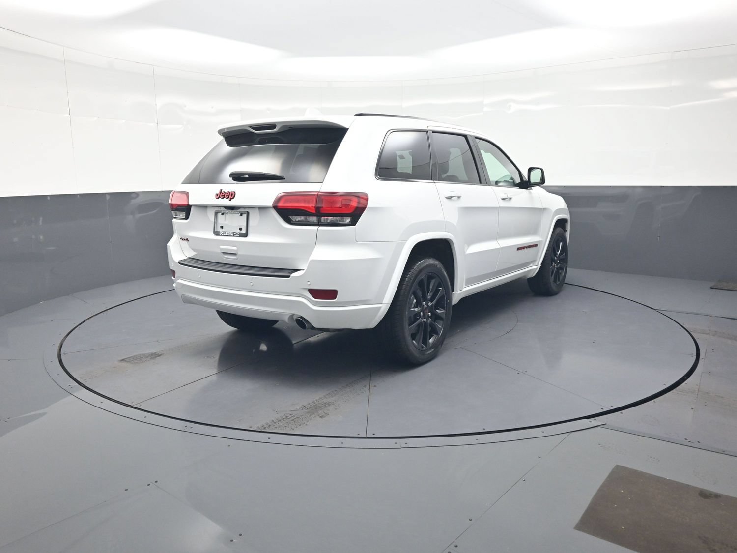 Used 2020 Jeep Grand Cherokee Altitude AWD/4WD image 3