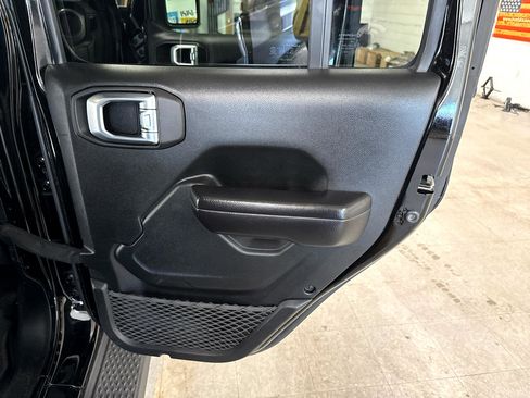 Used 2021 Jeep Gladiator Sport image 43