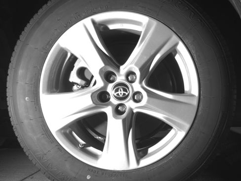 Used 2025 Toyota Highlander LE FWD image 15