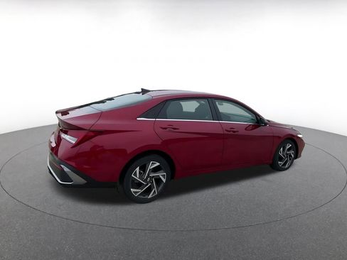Used 2025 Hyundai Elantra SEL image 15