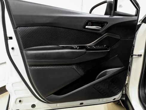 Used 2019 Toyota C-HR XLE image 48