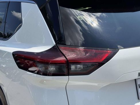 Certified 2026 Nissan Rogue Platinum w/ Platinum Premium Package AWD/4WD image 9
