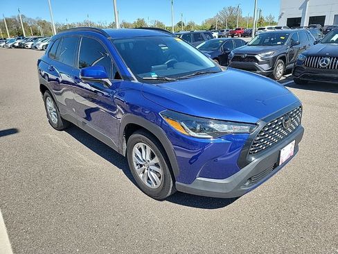 Certified 2023 Toyota Corolla Cross LE w/ Moonroof Package image 2