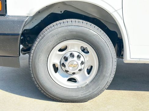 New 2025 Chevrolet Express 3500 LS image 27