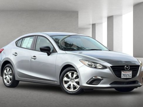 Used 2015 MAZDA MAZDA3 i SV FWD image 2