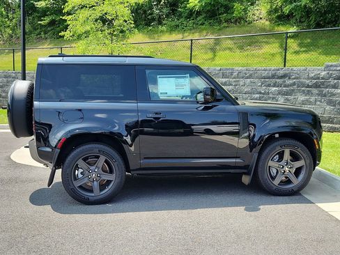 New 2025 Land Rover Defender 90 X-Dynamic SE image 11