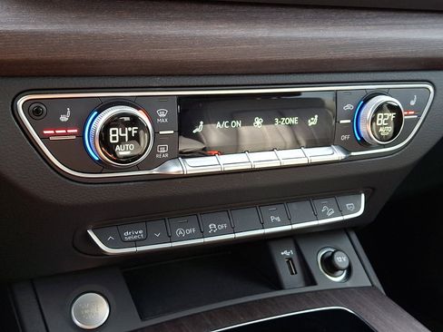 Used 2021 Audi Q5 Premium image 17