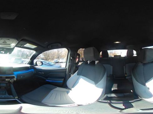 Used 2025 Toyota Tacoma TRD Off-Road image 36