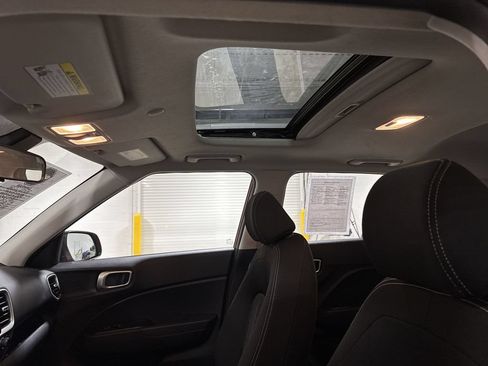 Used 2024 Hyundai Venue SEL FWD image 19
