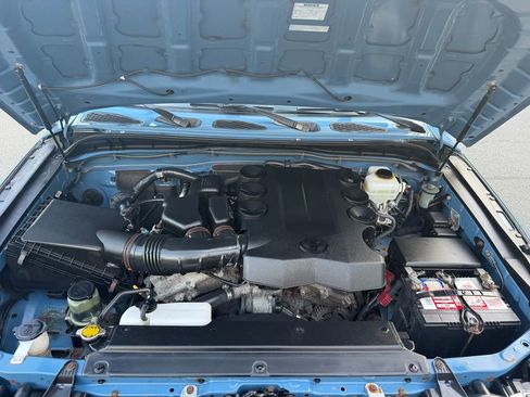 Used 2012 Toyota FJ Cruiser 4WD w/ Upgrade Pkg image 37