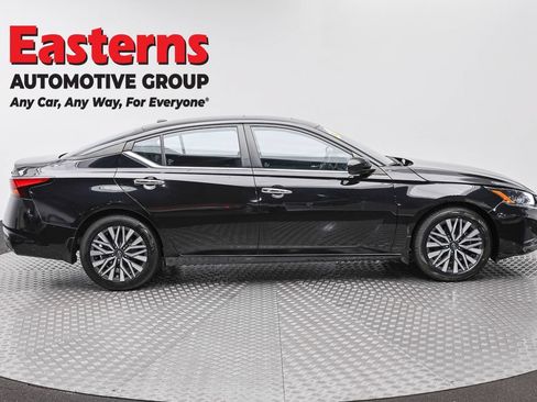 Used 2024 Nissan Altima 2.5 SV w/ SV Premium Package FWD image 4