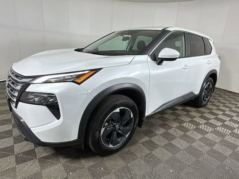 Used 2024 Nissan Rogue SV AWD/4WD image 7