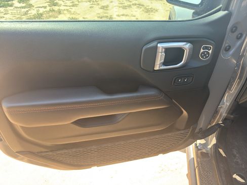 Used 2022 Jeep Gladiator Mojave w/ Cold Weather Group AWD/4WD image 16