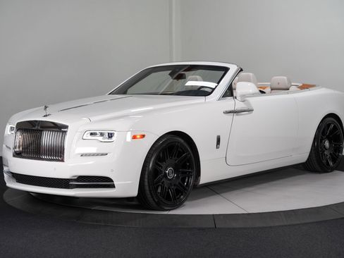 Used 2017 Rolls-Royce Dawn RWD image 5