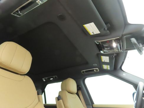 Used 2025 Land Rover Range Rover Sport SE image 18