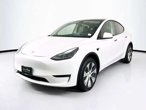 Used 2023 Tesla Model Y 2WD image 3