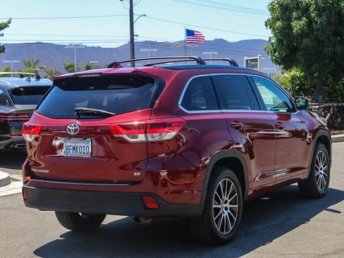 Used 2018 Toyota Highlander SE FWD image 9