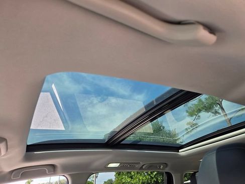 Used 2021 Subaru Ascent Limited w/ Technology Package AWD/4WD image 12