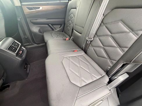 Certified 2026 Volkswagen Atlas SE w/ Black Wheel Package FWD image 19