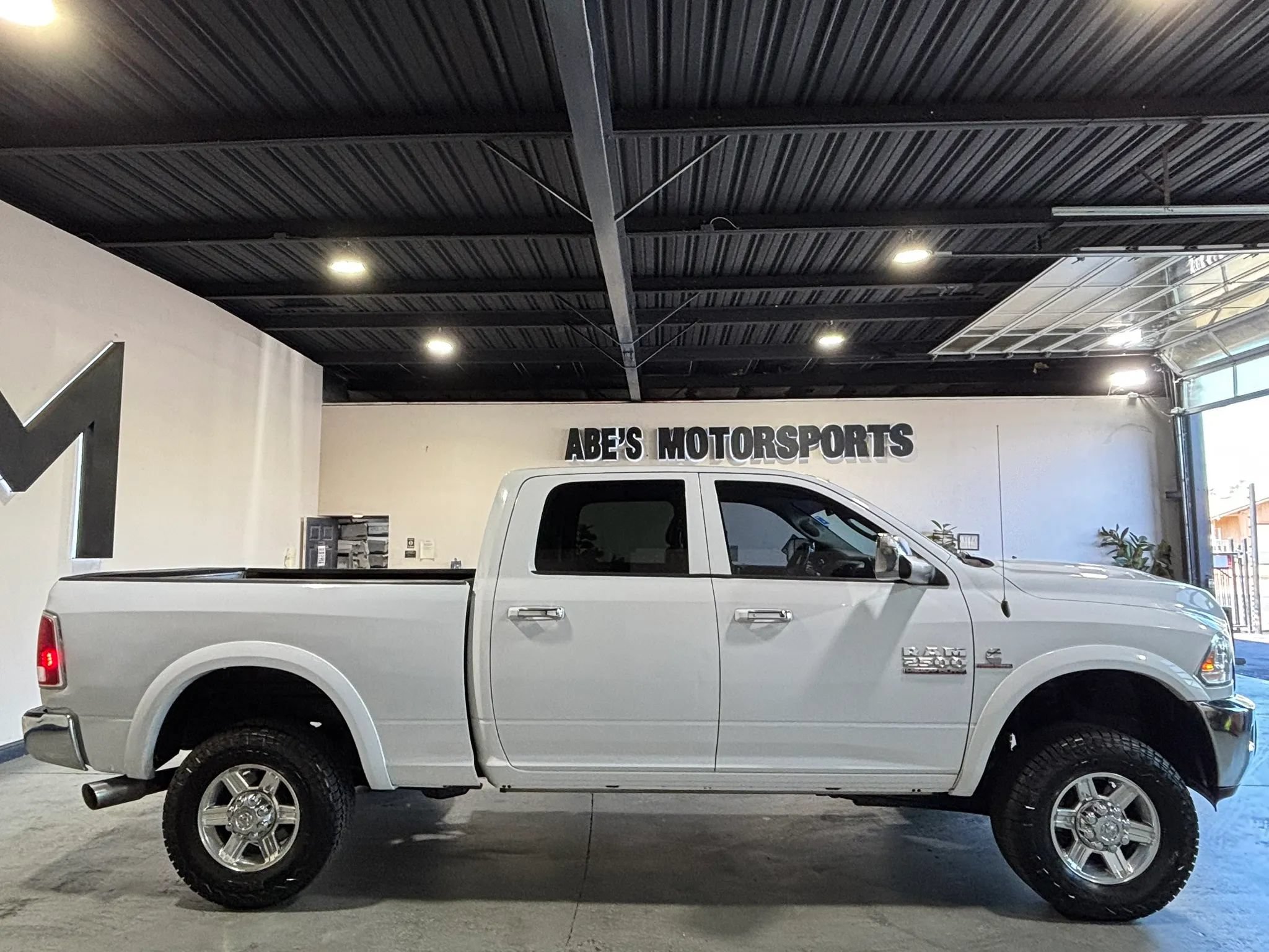 Used 2014 RAM 2500 Laramie AWD/4WD image 4