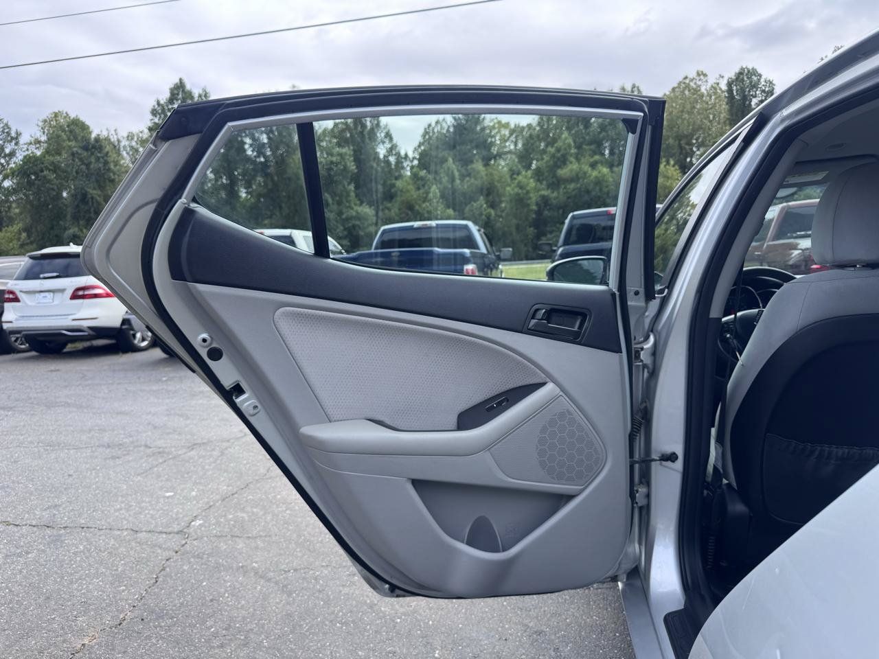 Used 2012 Kia Optima LX FWD image 10