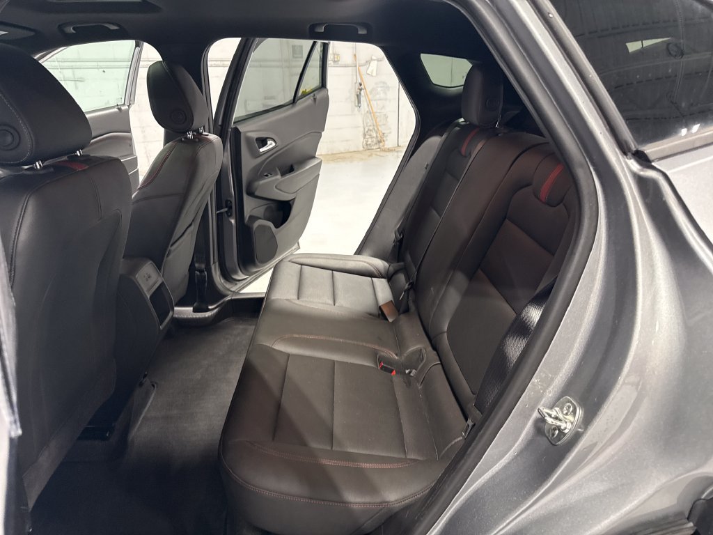 Used 2025 Chevrolet Trax RS w/ Sunroof Package FWD image 41