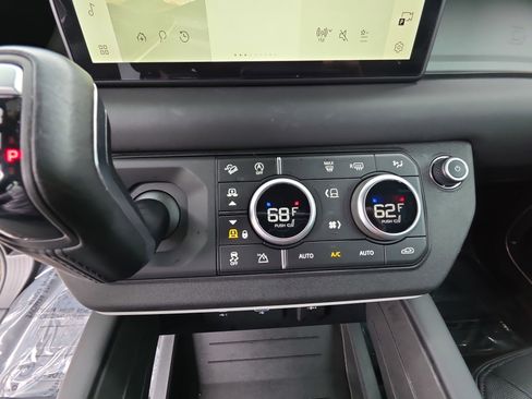Certified 2024 Land Rover Defender 110 X-Dynamic SE AWD/4WD image 22