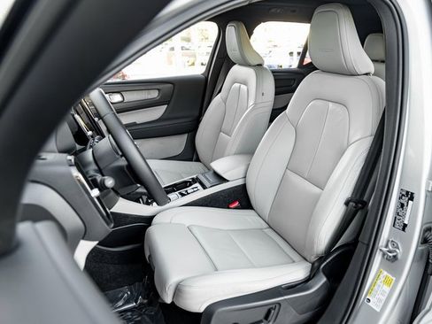 Used 2019 Volvo XC40 T5 Inscription image 12