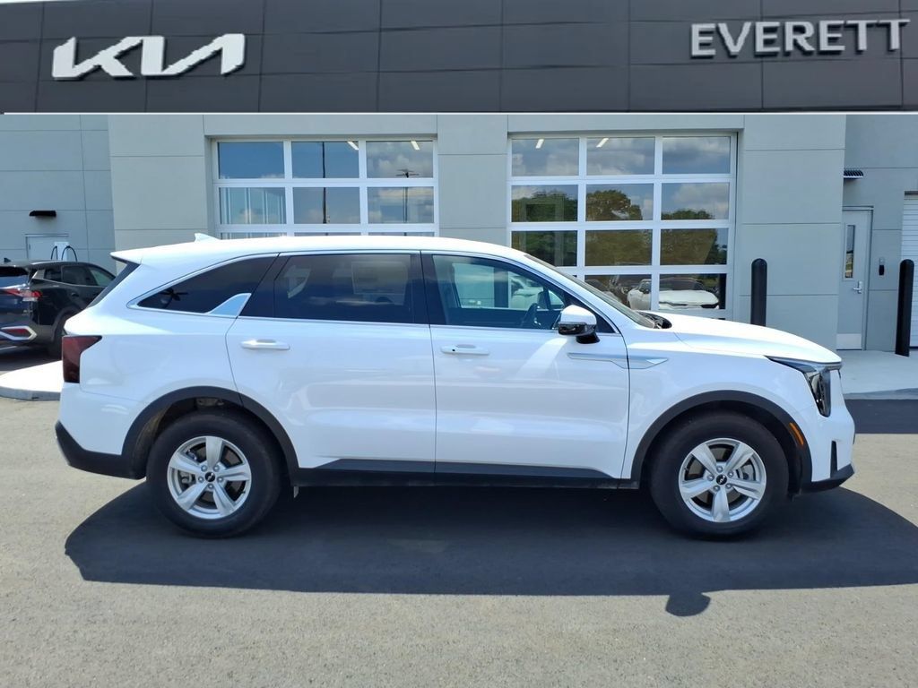 Certified 2026 Kia Sorento LX FWD image 2